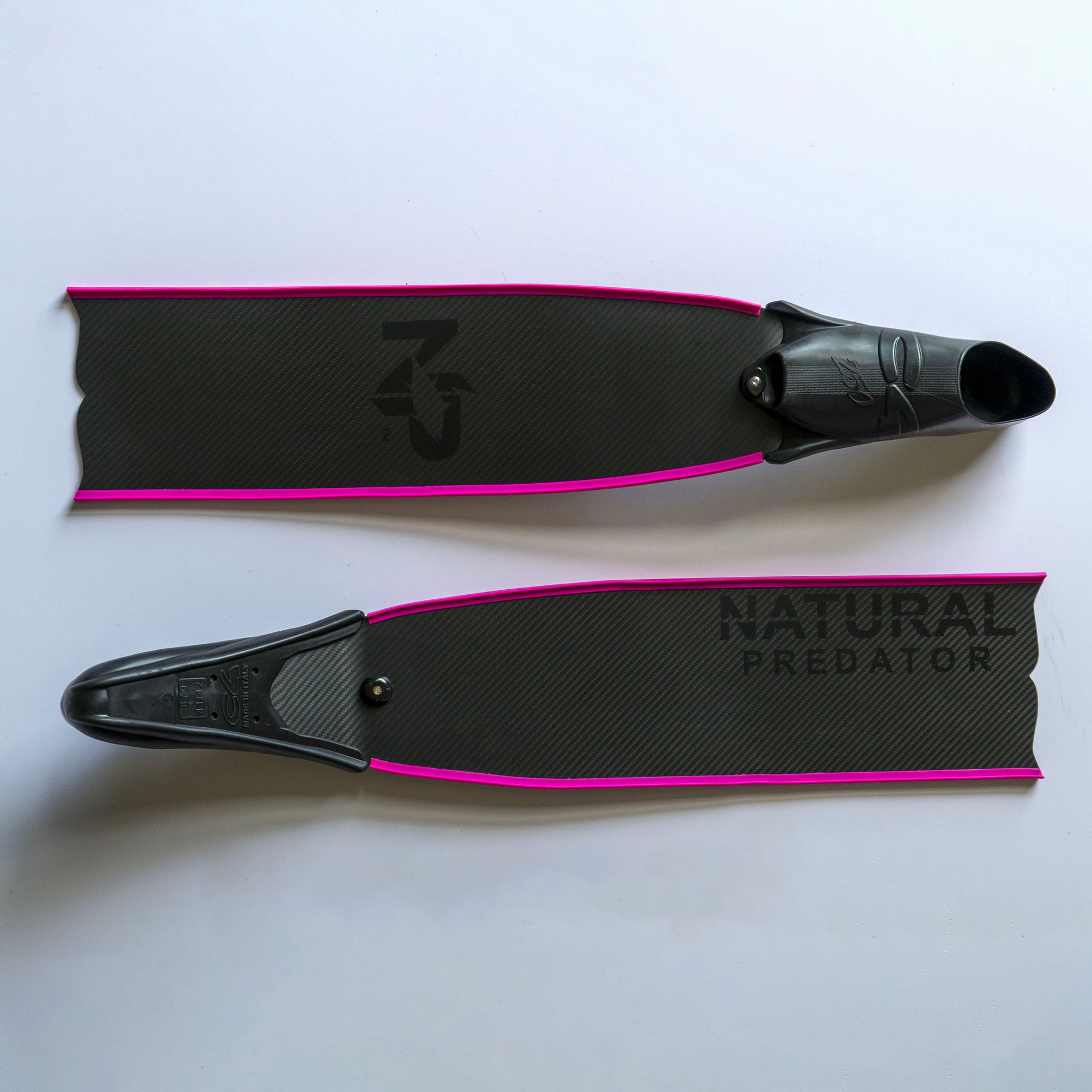 np natural predator high performance carbon fiber spearfishing fins black logo magenta rails